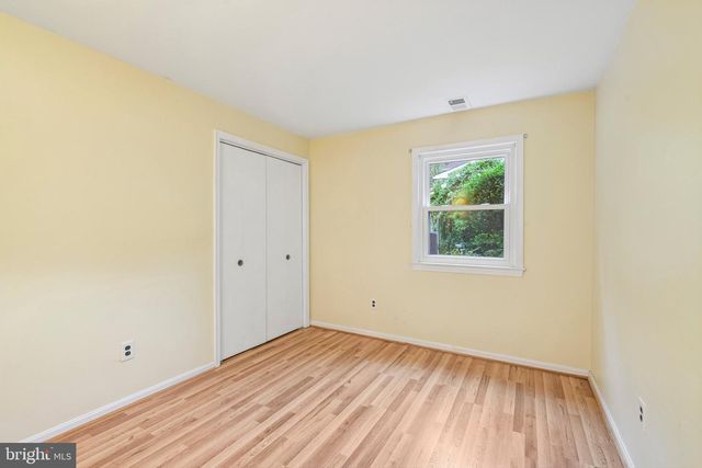 5204 HOLDEN ST, Fairfax, VA 22032
