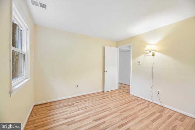 5204 HOLDEN ST, Fairfax, VA 22032