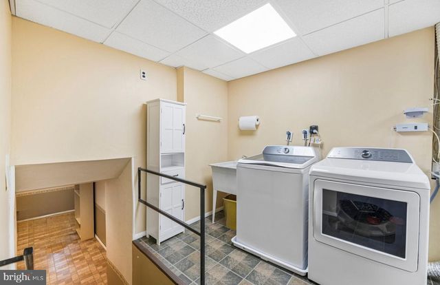 5204 HOLDEN ST, Fairfax, VA 22032