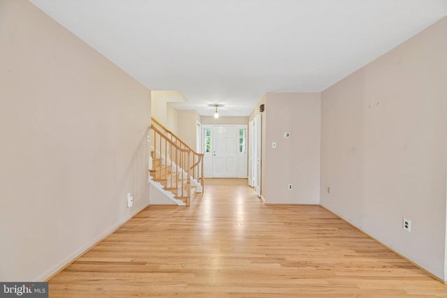 5204 HOLDEN ST, Fairfax, VA 22032