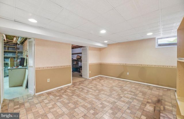 5204 HOLDEN ST, Fairfax, VA 22032