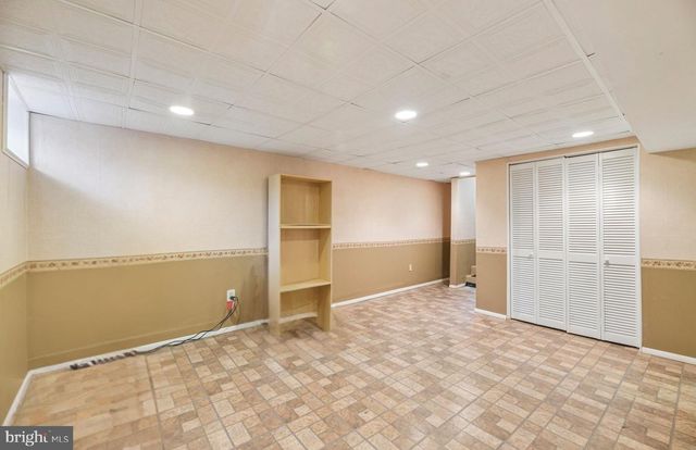 5204 HOLDEN ST, Fairfax, VA 22032