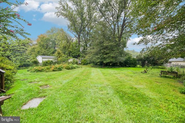 5204 HOLDEN ST, Fairfax, VA 22032