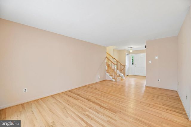 5204 HOLDEN ST, Fairfax, VA 22032
