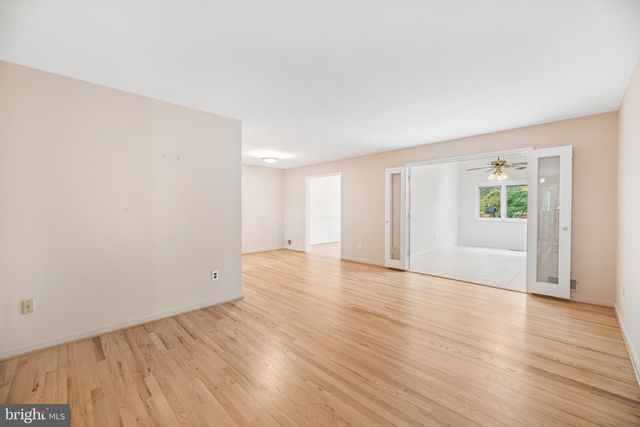 5204 HOLDEN ST, Fairfax, VA 22032