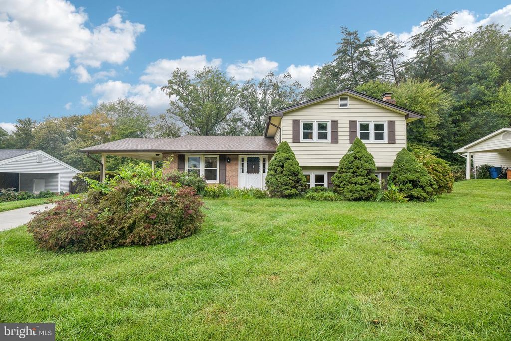 5204 HOLDEN ST, Fairfax, VA 22032