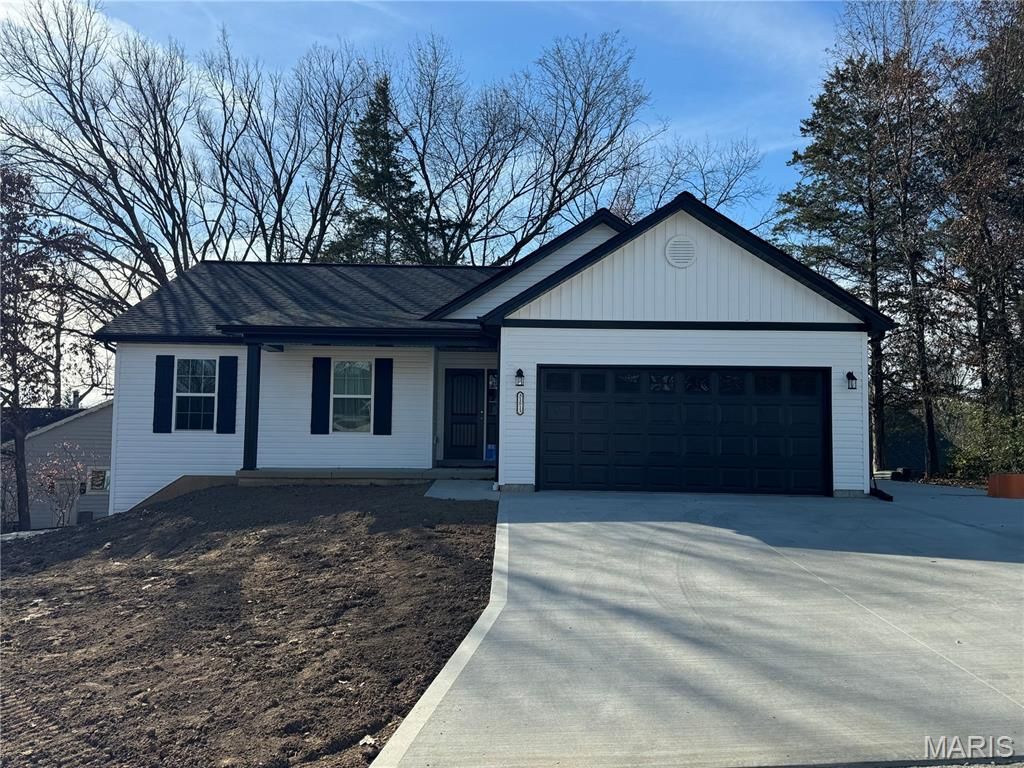 10967 Village Drive W, Foristell, MO 63348