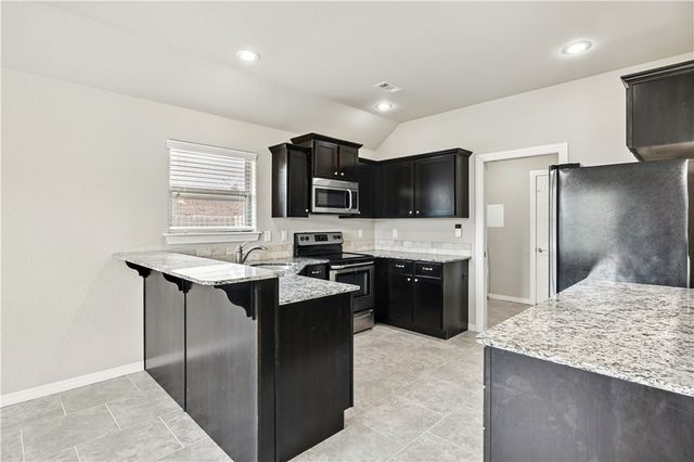 2011 Price Avenue, Lowell, AR 72745