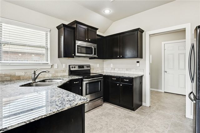 2011 Price Avenue, Lowell, AR 72745