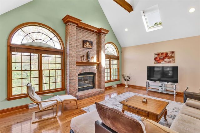 163 Oakview Dr, Cranberry Twp, PA 16066
