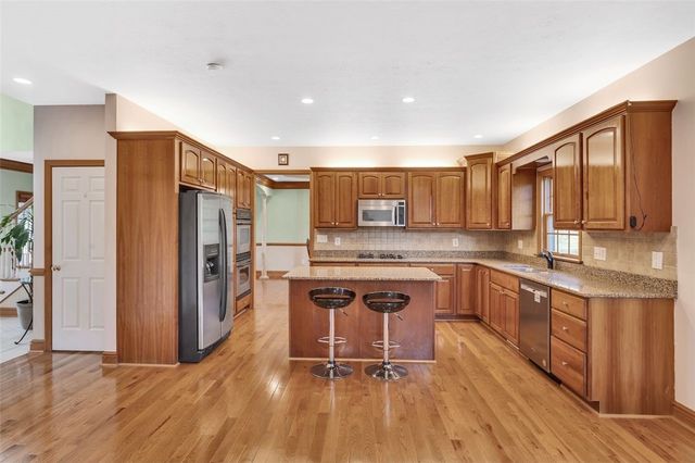 163 Oakview Dr, Cranberry Twp, PA 16066