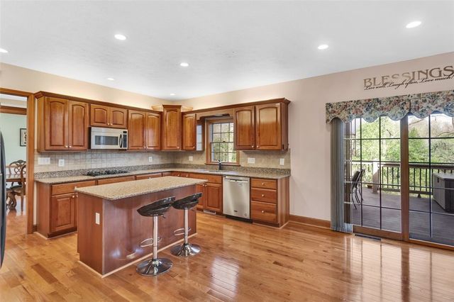 163 Oakview Dr, Cranberry Twp, PA 16066