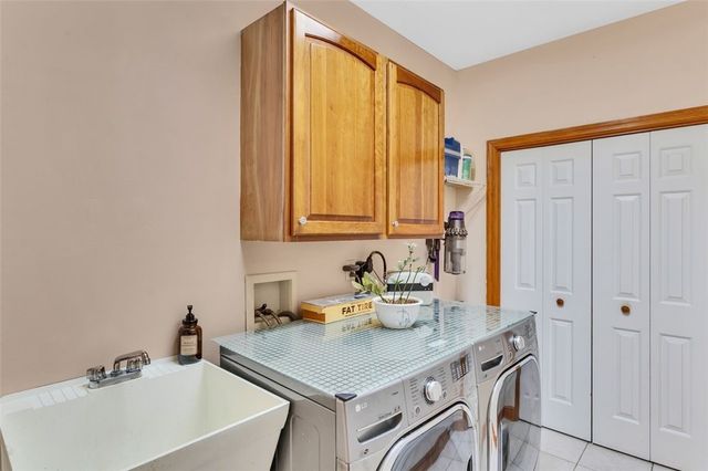 163 Oakview Dr, Cranberry Twp, PA 16066
