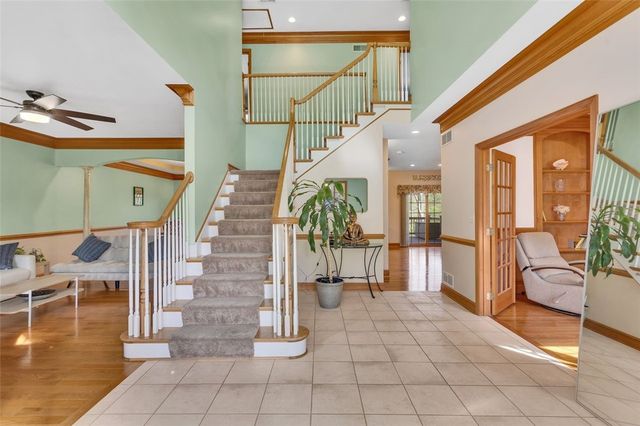 163 Oakview Dr, Cranberry Twp, PA 16066