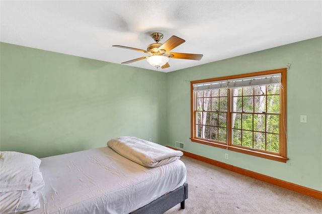 163 Oakview Dr, Cranberry Twp, PA 16066