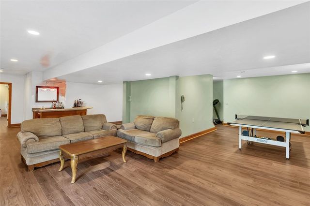 163 Oakview Dr, Cranberry Twp, PA 16066