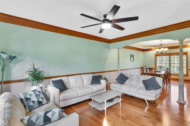 163 Oakview Dr, Cranberry Twp, PA 16066