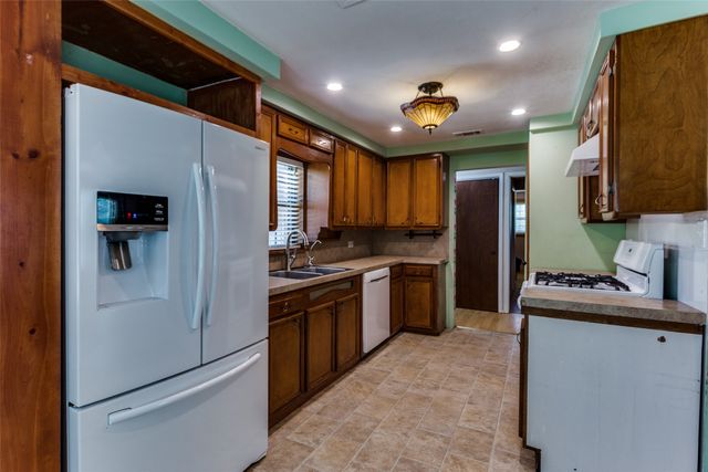412 Calgary Road, Azle, TX 76020