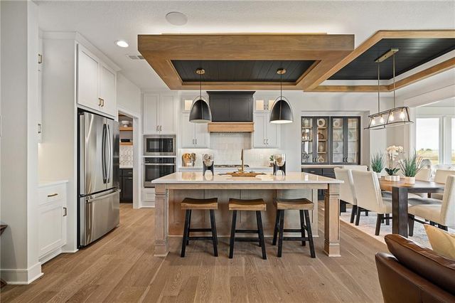 11221 S Sunray Drive, Olathe, KS 66061