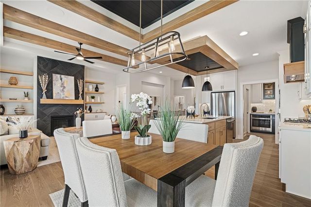 11221 S Sunray Drive, Olathe, KS 66061