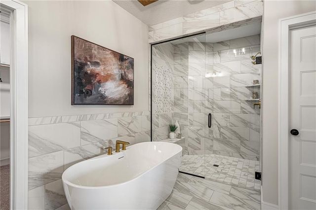 11221 S Sunray Drive, Olathe, KS 66061