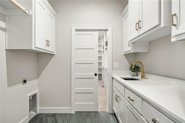 11221 S Sunray Drive, Olathe, KS 66061