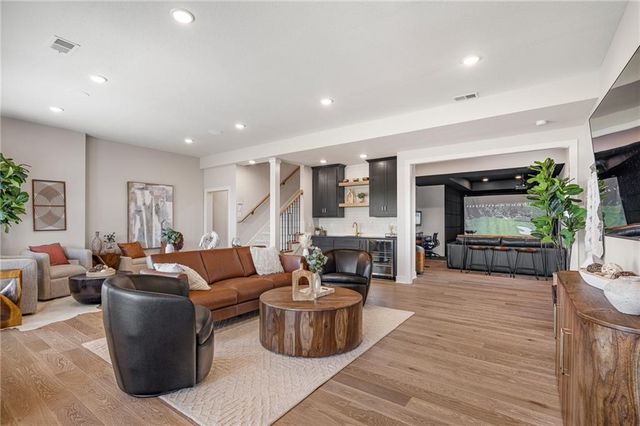 11221 S Sunray Drive, Olathe, KS 66061