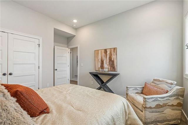 11221 S Sunray Drive, Olathe, KS 66061