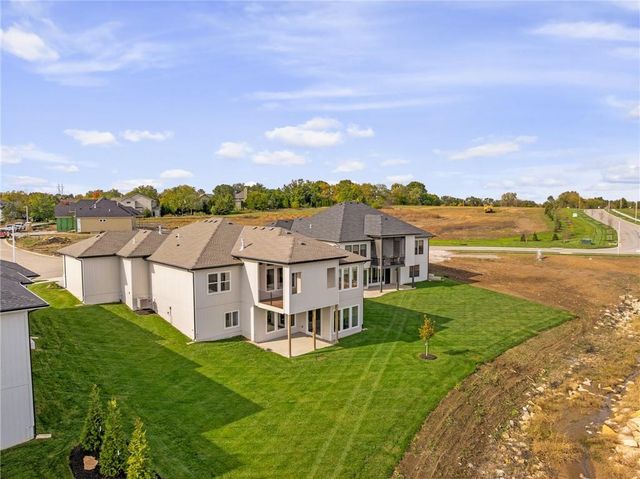 11221 S Sunray Drive, Olathe, KS 66061