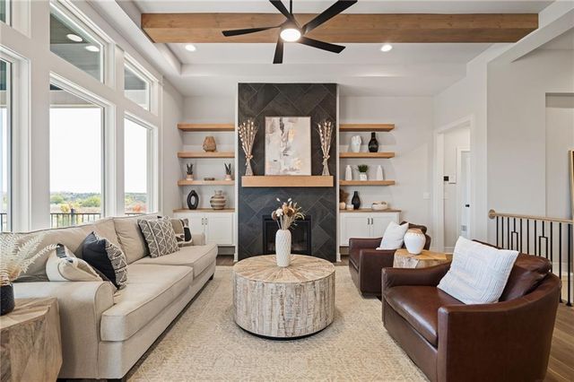 11221 S Sunray Drive, Olathe, KS 66061