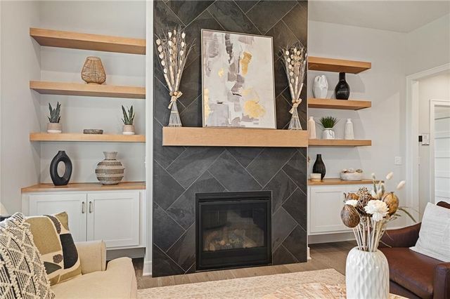 11221 S Sunray Drive, Olathe, KS 66061