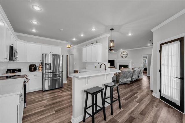382 N Drewrys Bluff Drive, Fayetteville, AR 72704