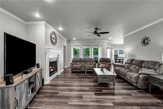 382 N Drewrys Bluff Drive, Fayetteville, AR 72704