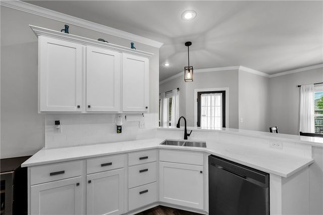 382 N Drewrys Bluff Drive, Fayetteville, AR 72704