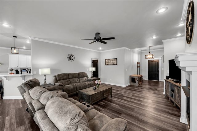 382 N Drewrys Bluff Drive, Fayetteville, AR 72704