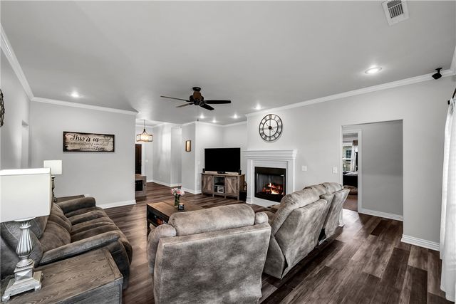 382 N Drewrys Bluff Drive, Fayetteville, AR 72704