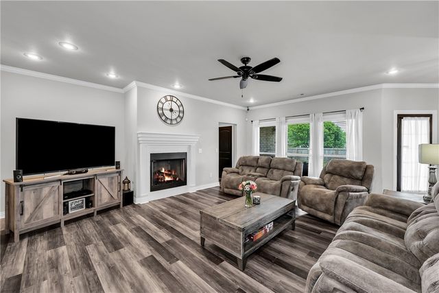 382 N Drewrys Bluff Drive, Fayetteville, AR 72704