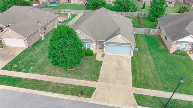 382 N Drewrys Bluff Drive, Fayetteville, AR 72704