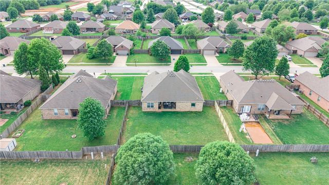 382 N Drewrys Bluff Drive, Fayetteville, AR 72704