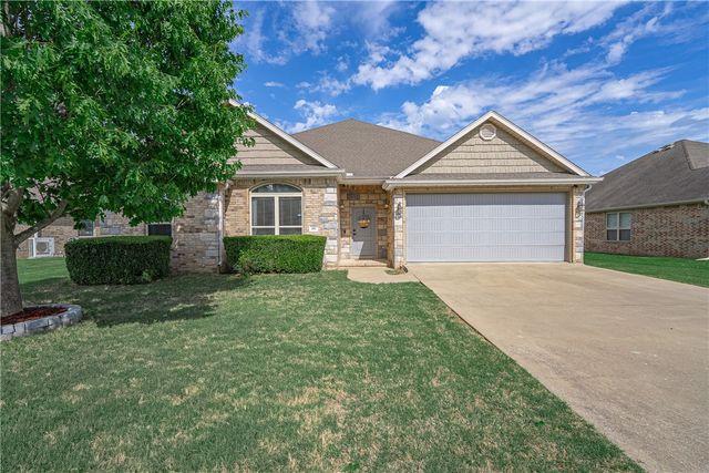 382 N Drewrys Bluff Drive, Fayetteville, AR 72704