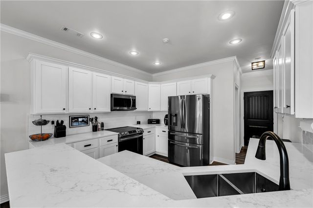 382 N Drewrys Bluff Drive, Fayetteville, AR 72704