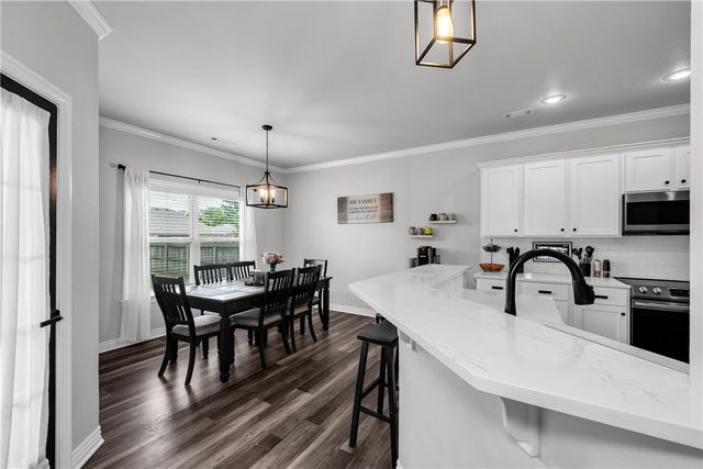 382 N Drewrys Bluff Drive, Fayetteville, AR 72704