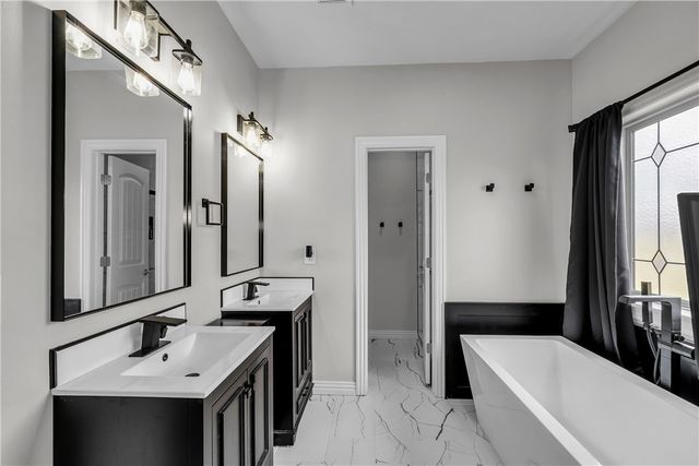 382 N Drewrys Bluff Drive, Fayetteville, AR 72704