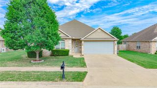 382 N Drewrys Bluff Drive, Fayetteville, AR 72704