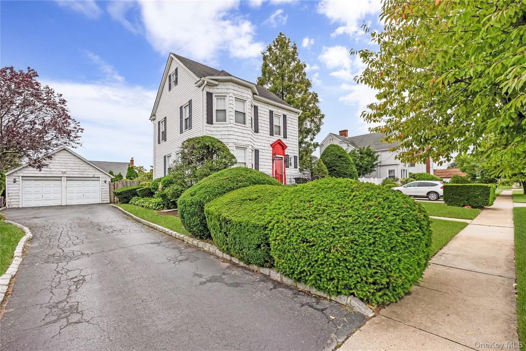 94 Fallwood Parkway, Farmingdale, NY 11735 — photo 3