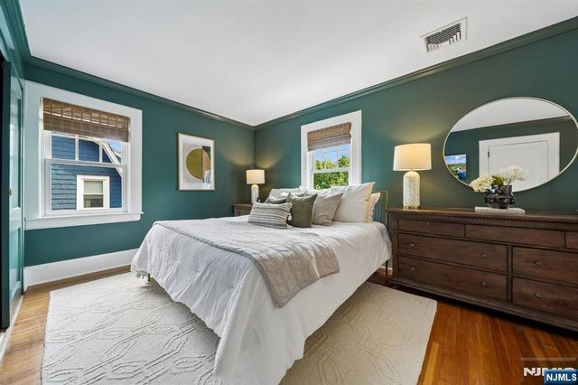 20 Euclid Place, Montclair, NJ 07042