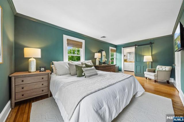 20 Euclid Place, Montclair, NJ 07042