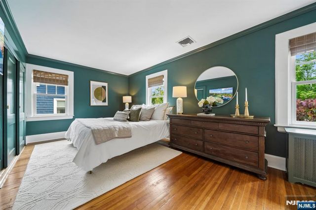 20 Euclid Place, Montclair, NJ 07042