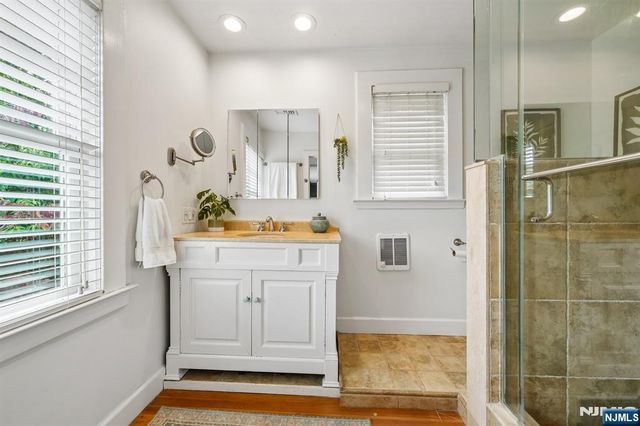 20 Euclid Place, Montclair, NJ 07042