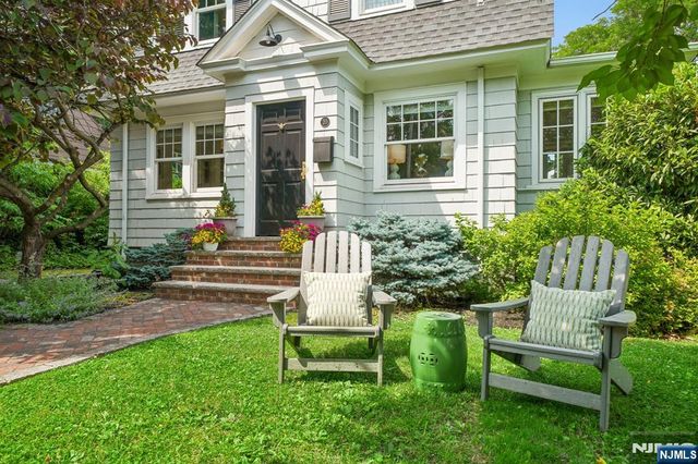 20 Euclid Place, Montclair, NJ 07042